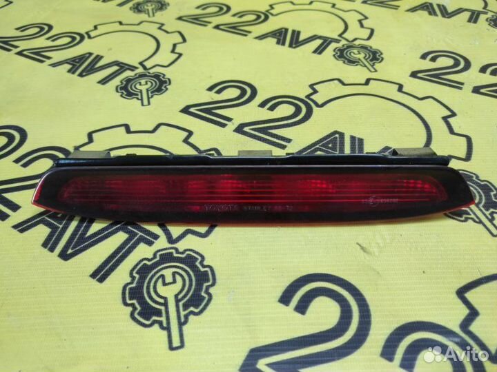 Стоп сигнал в крышку багажника Toyota Corolla