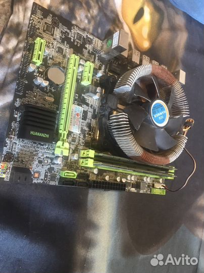 Материнская плата с процессором и памятью