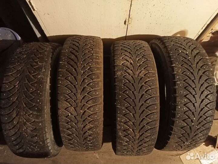 Nokian Tyres Hakkapeliitta 4 215/65 R16