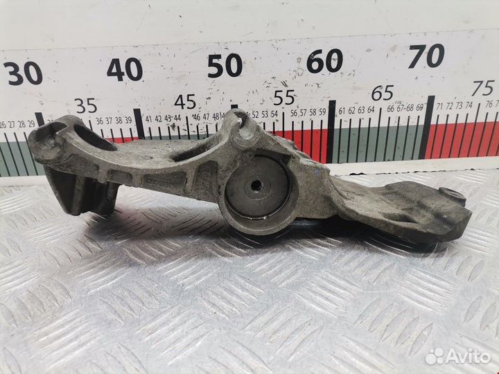 Кронштейн генератора для Renault Logan 1