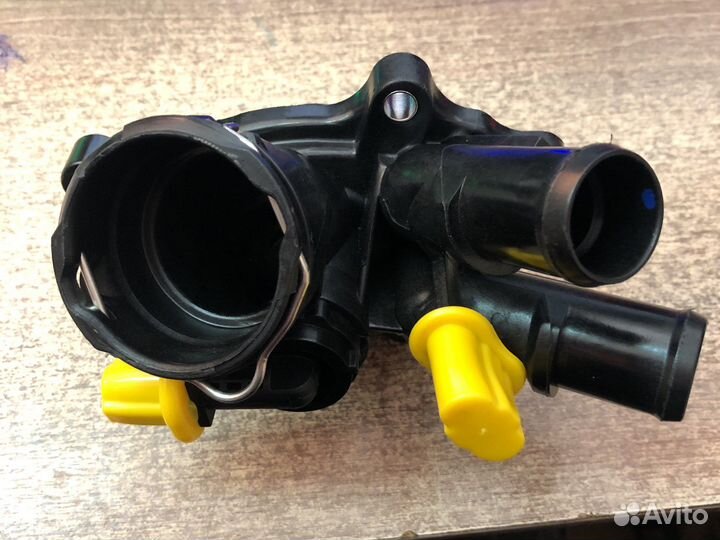 Корпус термостата Mercedes A2712000315