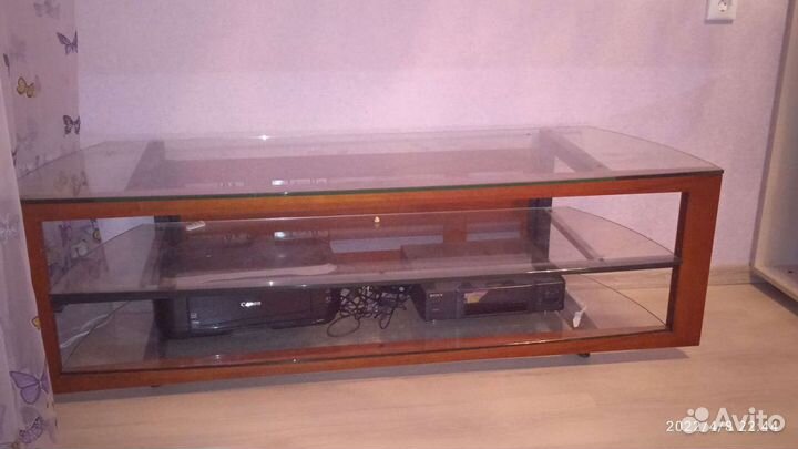 Стеклянная тумба под тв