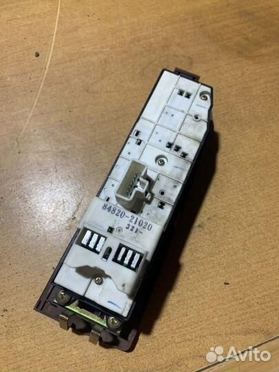 Блок стеклоподъемника передний правый Toyota