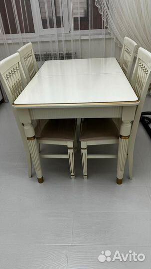 Стол и стулья