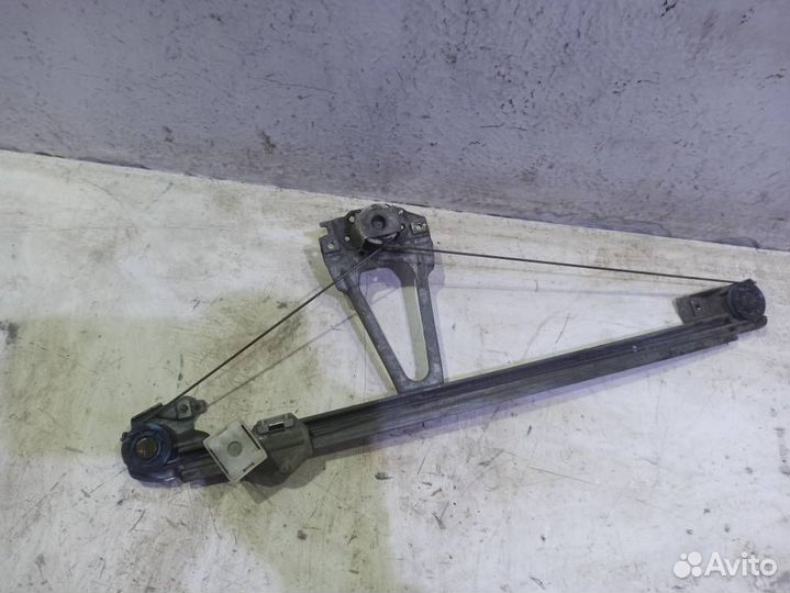Стеклоподъемник механический задний правый