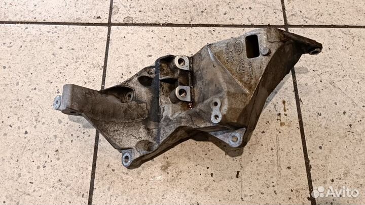 Кронштейн генератора Land Rover Range Rover Vogue