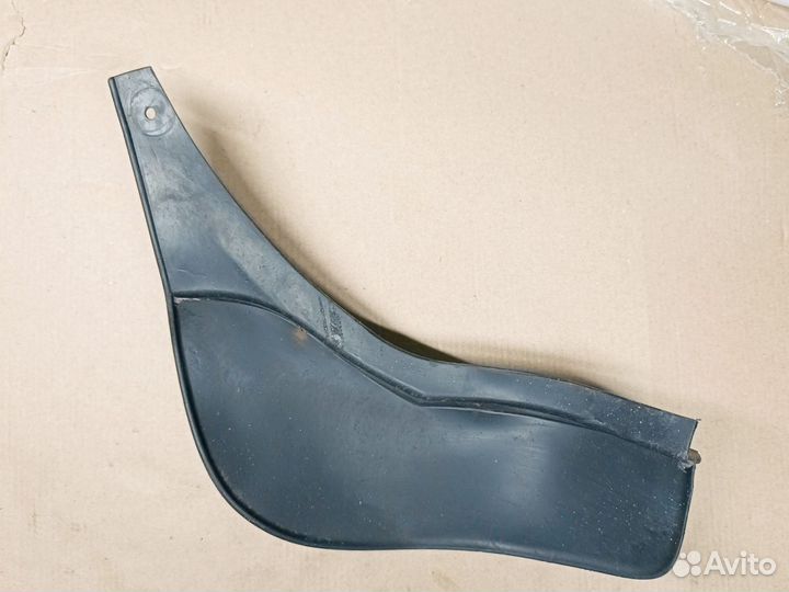 Брызговик задний правый Renault Duster 1