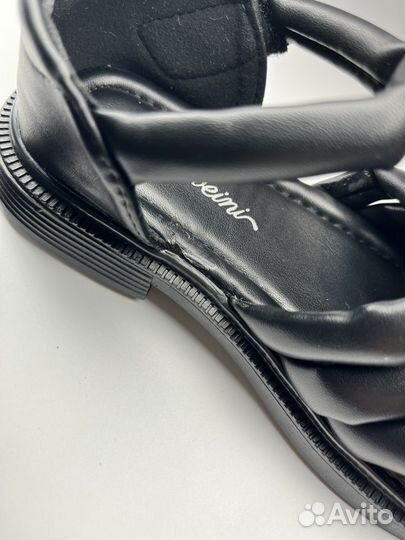 Сандалии для девочки 27 размер новые