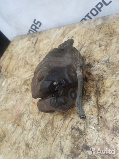 Суппорт передний левый Nissan X-Trail T30