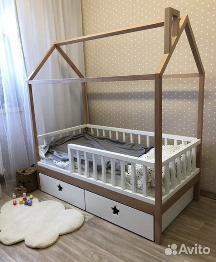 Детская кровать домик. Бук