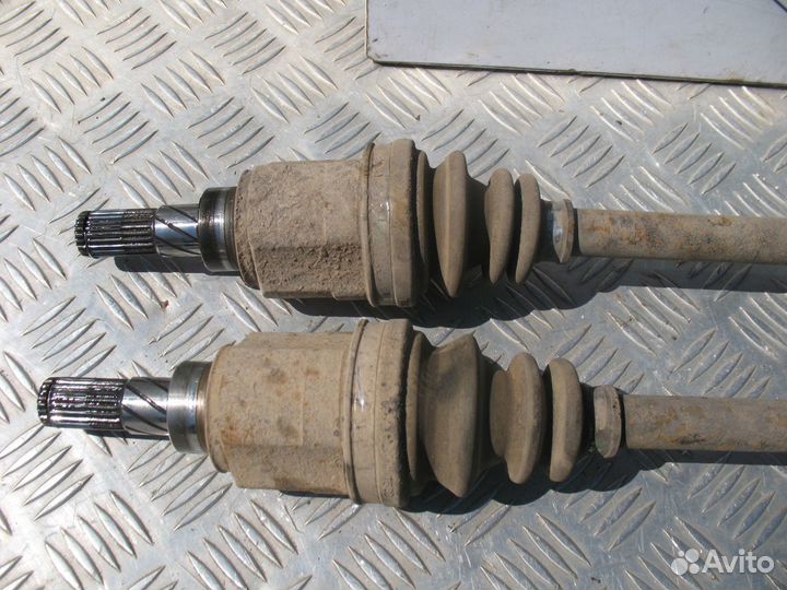 Полуось задняя Nissan X-Trail T30 2.2