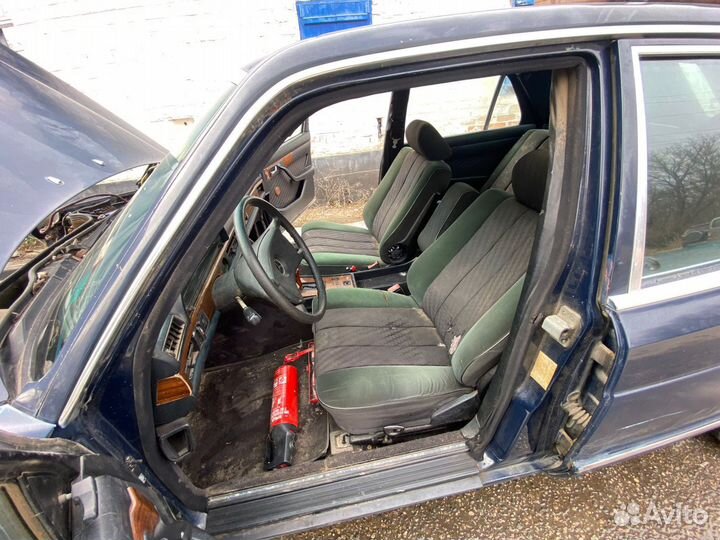 Сиденья передние Mercedes W126