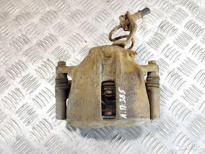 Суппорт передний правый Volkswagen Passat b3 b3