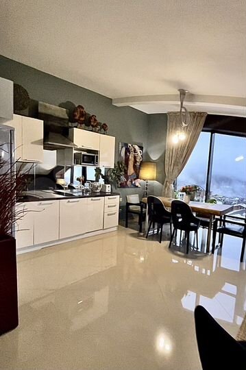 3-к. квартира, 90 м², 5/5 эт.