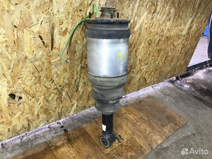 Пневмоамортизатор подвески задний левый Land Rover