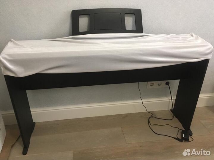 Цифровое пианино Roland FP-10, педаль, подставка