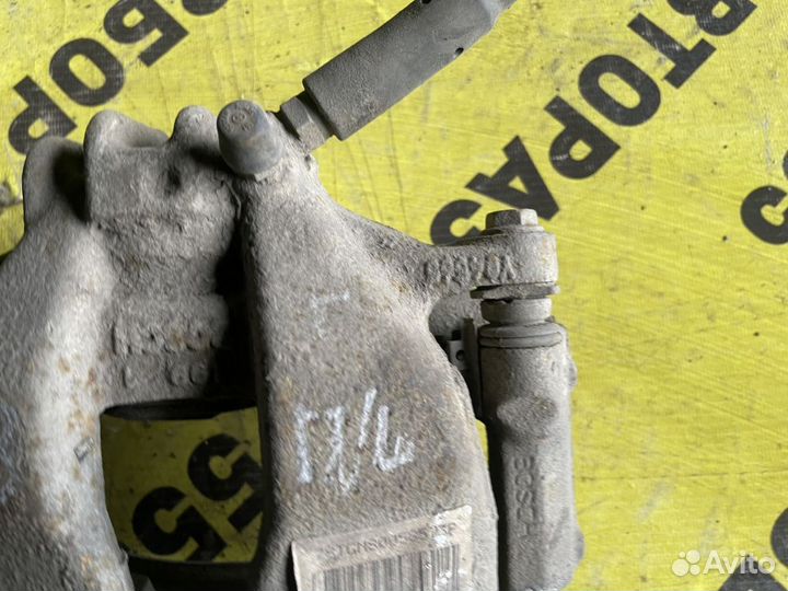 Суппорт передний левый Peugeot 308