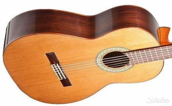 Гитары от 3500 и Yamaha c40 аналогичные, настоящие