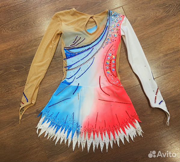 Платье для выступлений по фигурному катанию