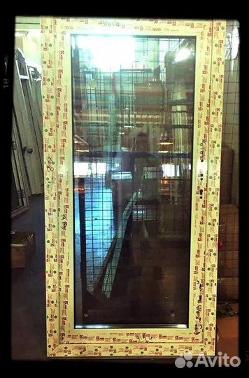 Пластиковая дверь новая в 2 стекла