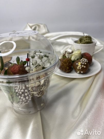 Подарочные композиции из клубники в шоколаде