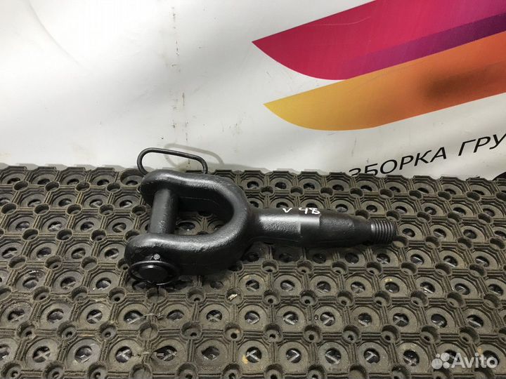 Крюк буксировочный Volvo FH