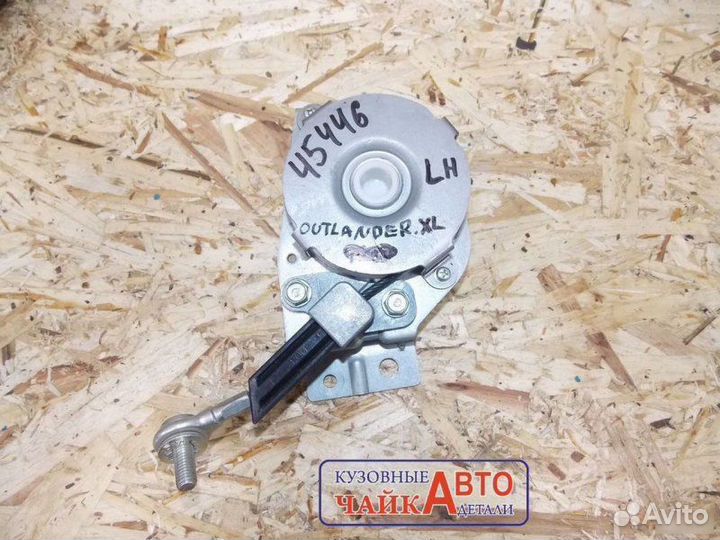 Тросик багажника левый Mitsubishi Outlander CW