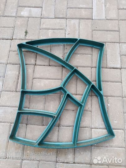 Форма для изготовления садовой плитки