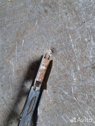 Поводок дворников левый BMW E60