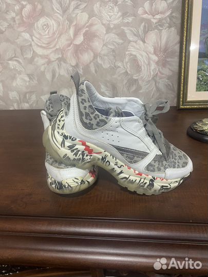 Кроссовки женские 36 размер бу