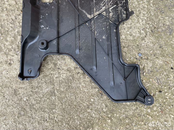 Защита пола задняя левая Skoda Superb 3