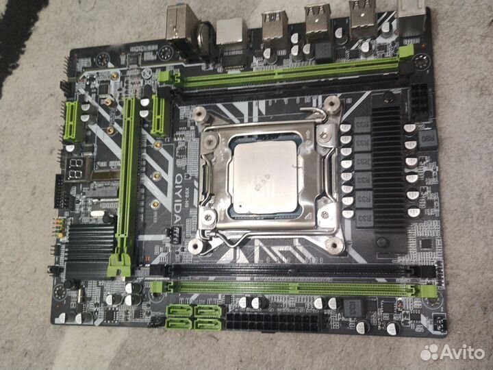 Материнская плата с процессором и кулером