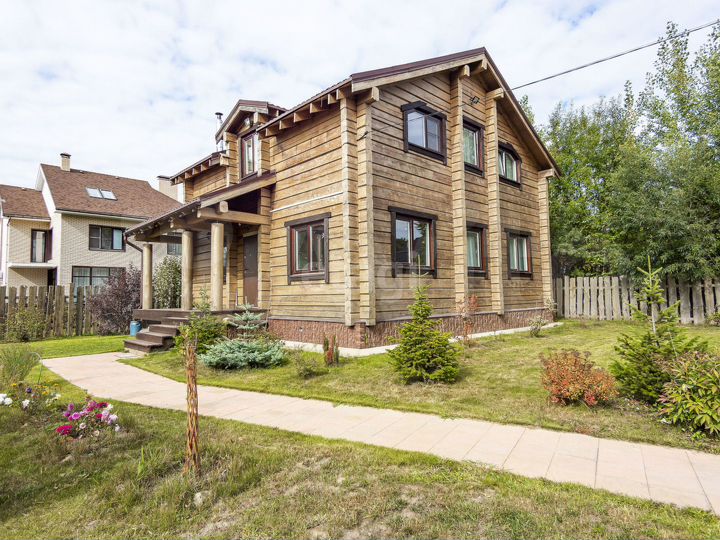 Коттедж 145 м² на участке 8 сот.