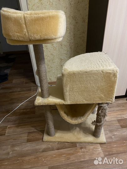 Домик лежанка для кошки с когтеточкой