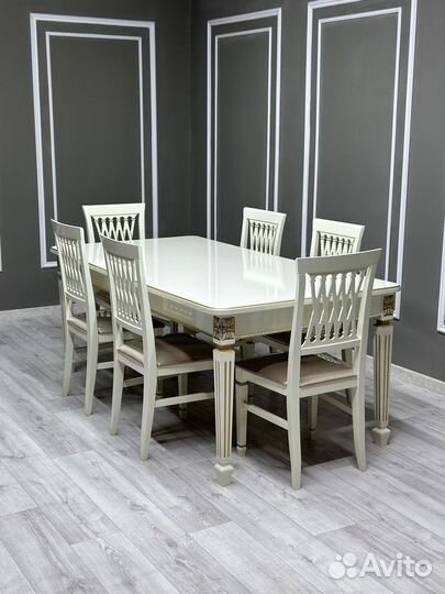 Стол и стулья в гостиную. В наличии