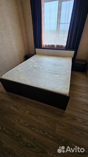 Кровать двухспальная с матрасом 160 200 + 2 тумбы