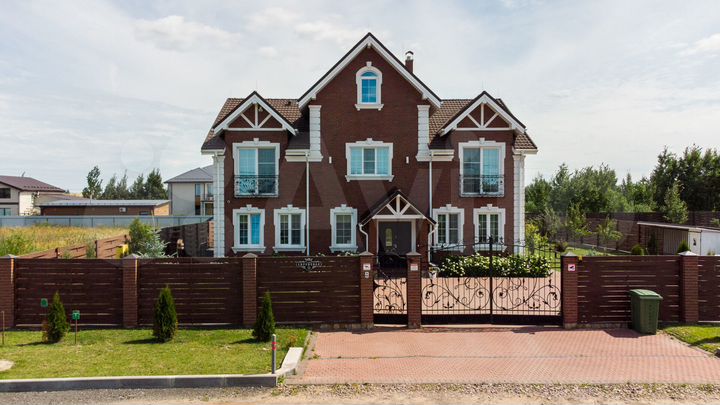 Коттедж 368,9 м² на участке 15 сот.