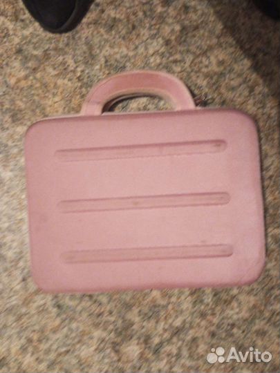 Продам ноутбук с зарядкой,сумкой за все