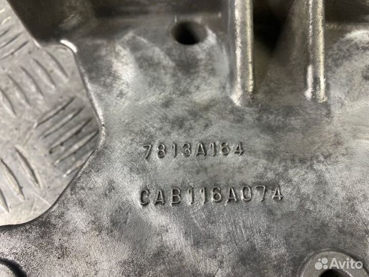 Кронштейн компрессора кондиционера Mitsubishi