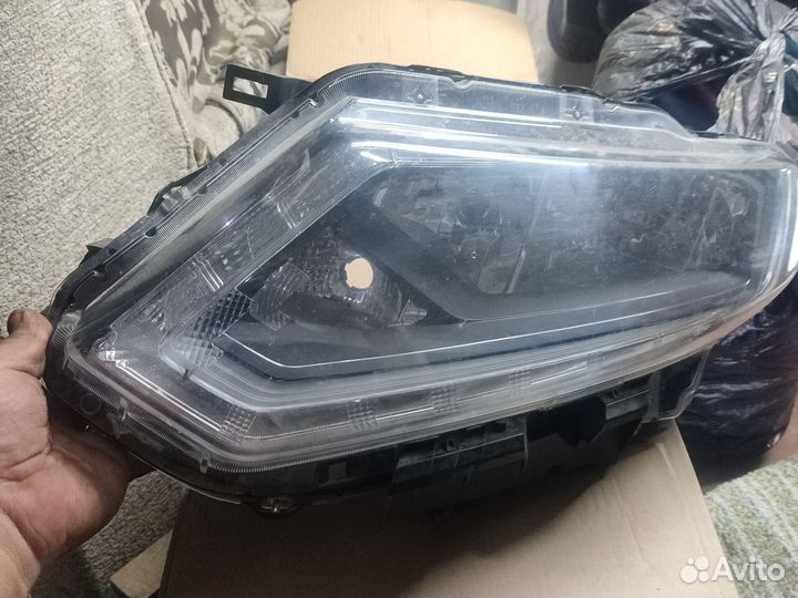 Фара на Ниссан хтраил т32