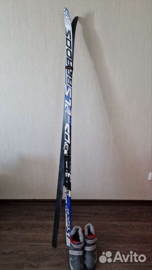 Лыжные ботинки snow way с лыжами и палками