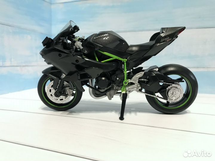 Модель мотоцикла Kawasaki H2R 1/12