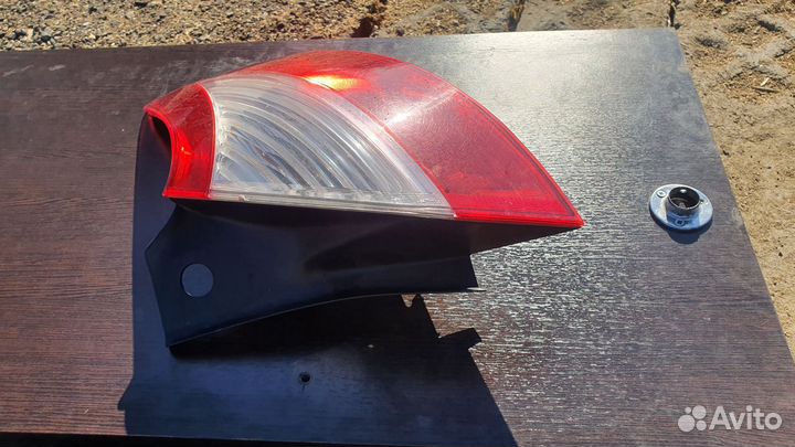 Задний правый фонарь renault megane 3