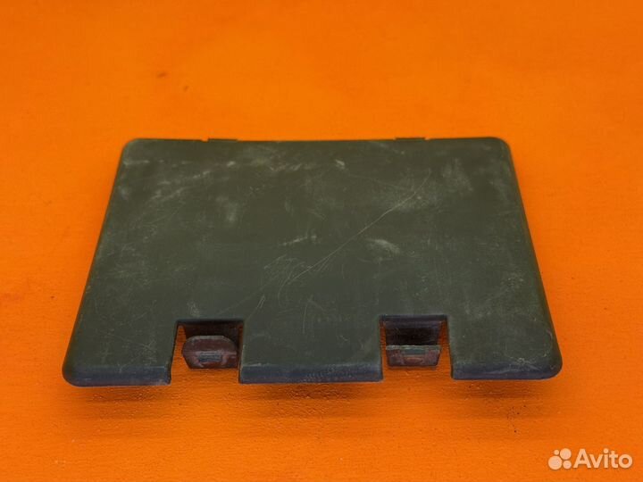 Заглушка замка багажника логан1