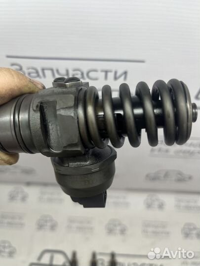 Насос форсунка 038130073AG