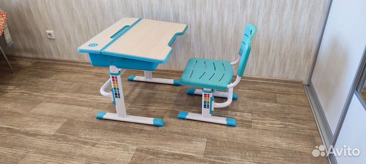 Fundesk Capri растущая детская парта и стул