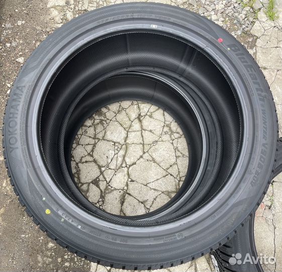 Yokohama BluEarth Winter V906 285/40 R22 и 325/35 R22