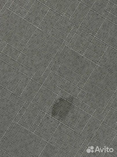 Офисное кресло на колесиках