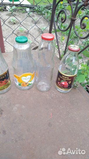 Банки, крышки и машинка-закатка для заготовок