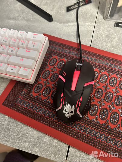 Игровая клавиатура и мышь